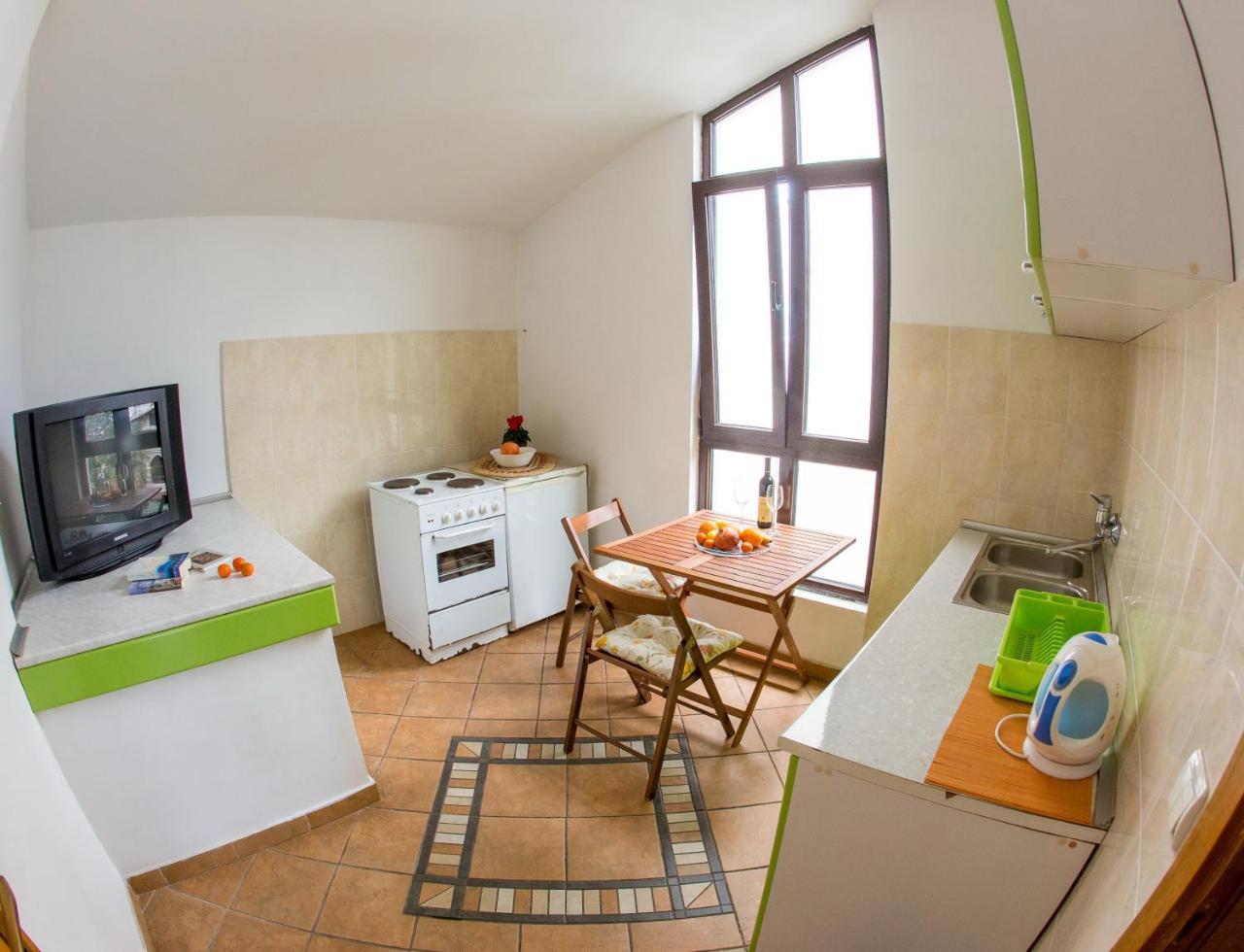 Guest House Mandarina 부드바 외부 사진