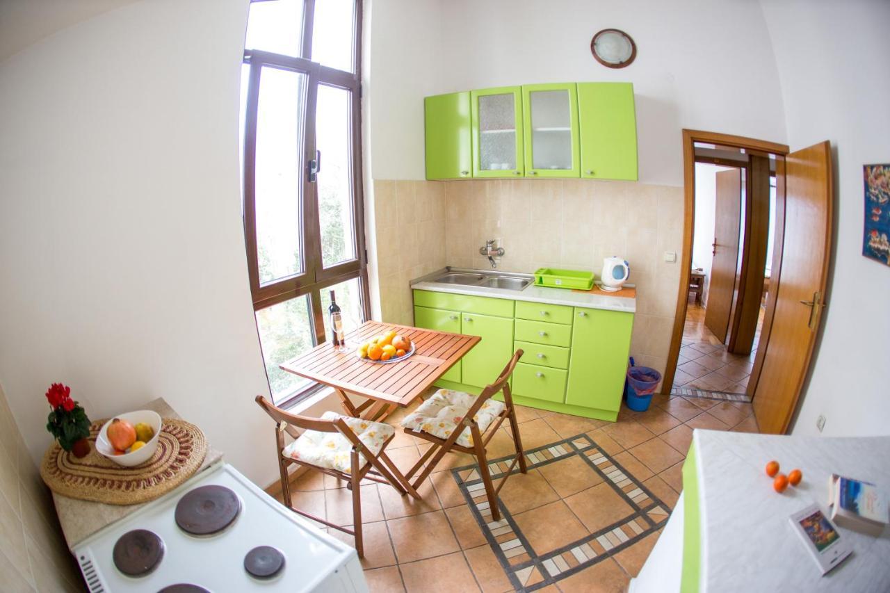 Guest House Mandarina 부드바 외부 사진