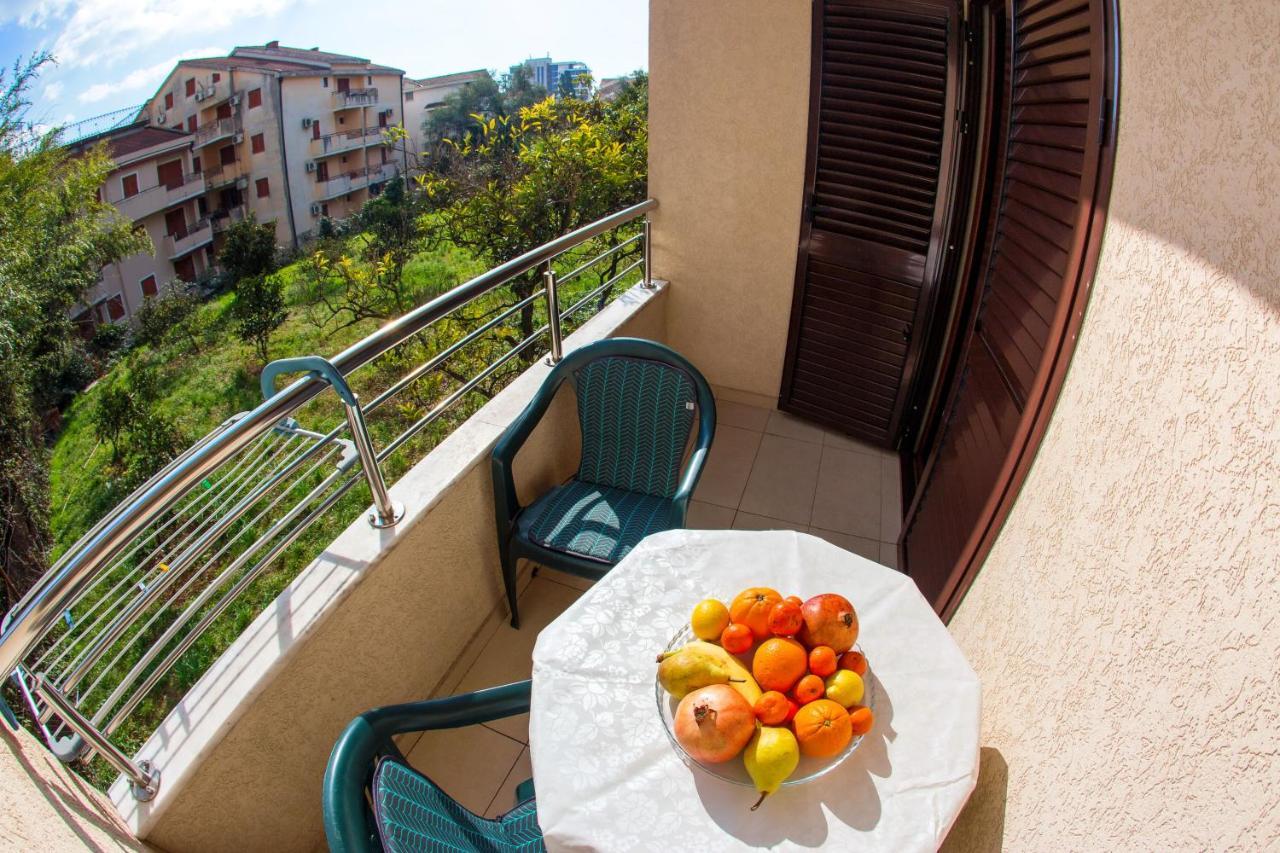 Guest House Mandarina 부드바 외부 사진